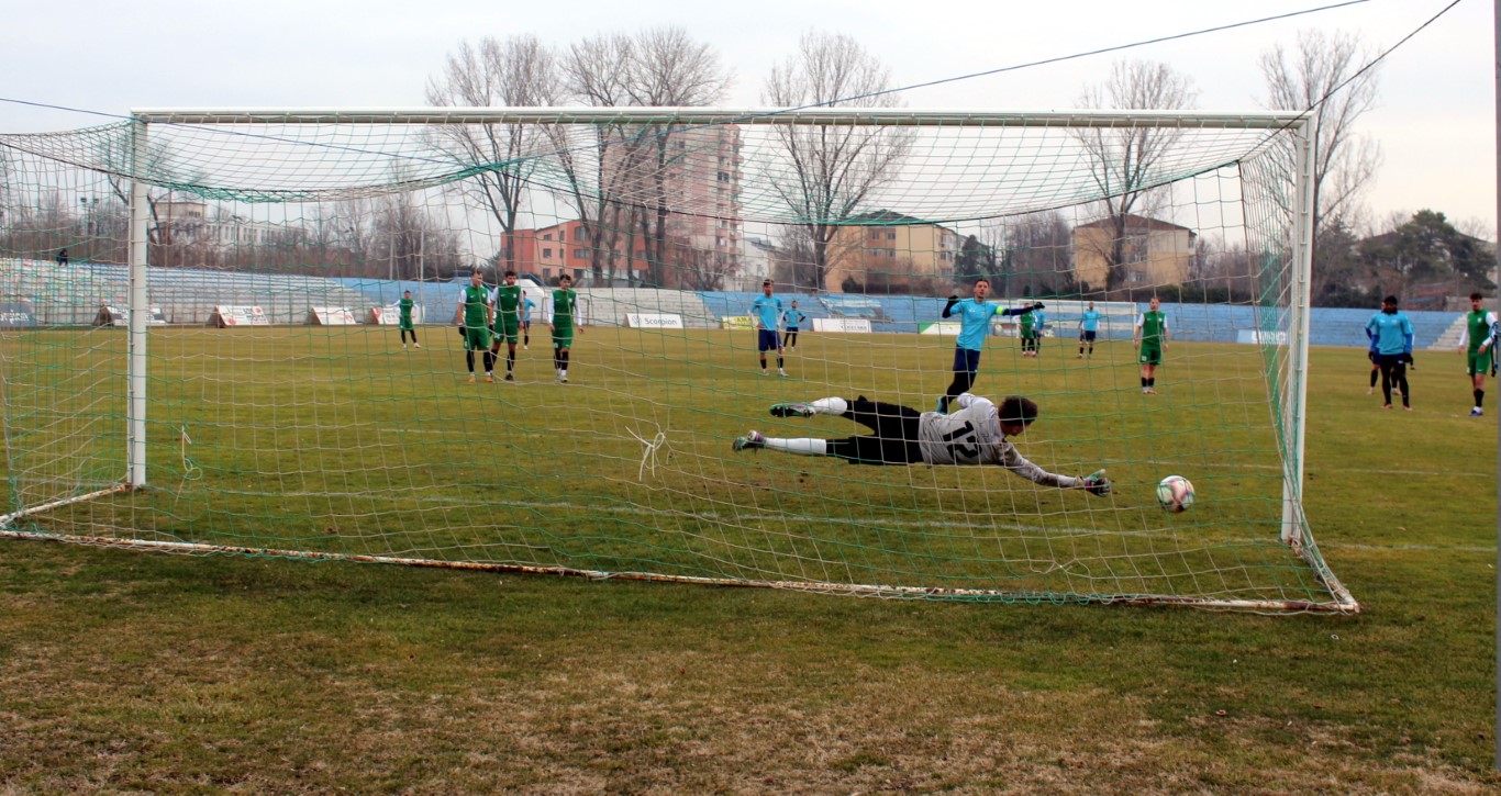 Galerie Foto Fotbal Foc Nenii Au C Tigat I Al Doilea Amical